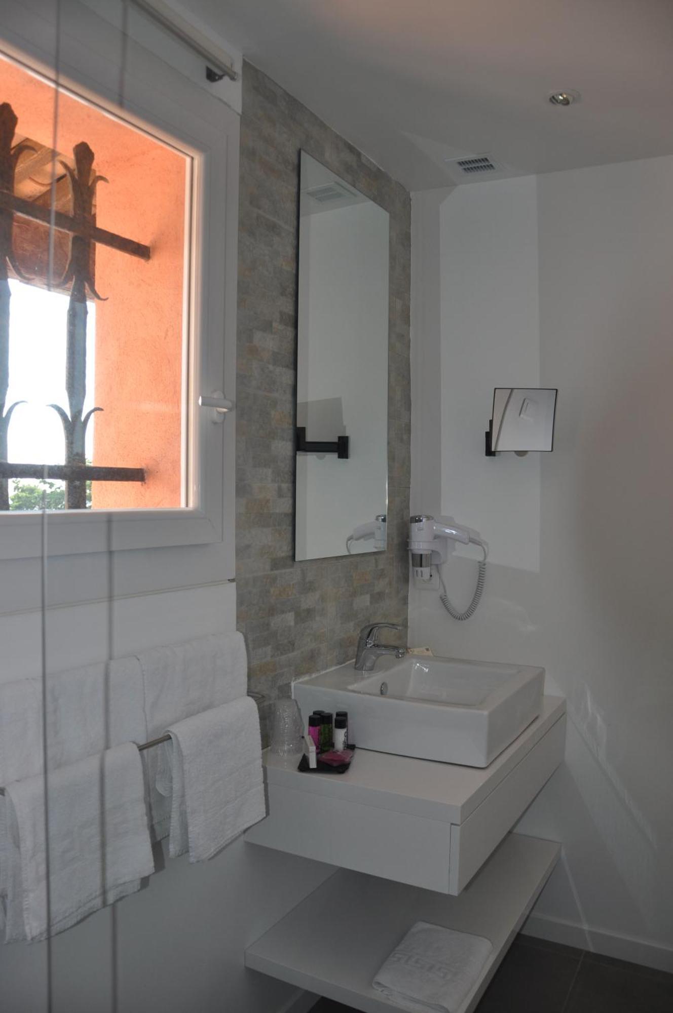 Hotel De La Vierge Noire Sainte-Maxime Ngoại thất bức ảnh